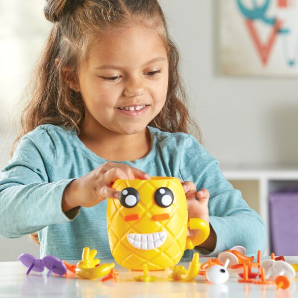 6375 PineappleDeluxe Girl2 web