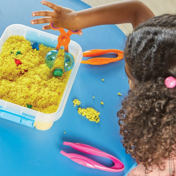 5551 Helping Hands Set Girl4 1 1