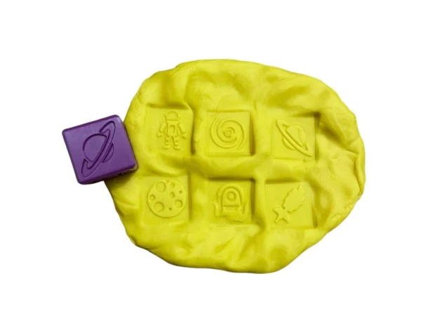 obtiskovaci-kostka-vesmir