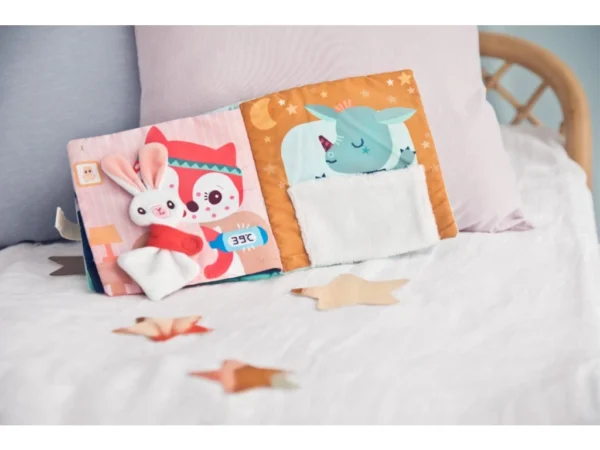 LILLI 83492 lilliputiens textilni knizka s aktivitami dracek joe a jeho muchlacek 4