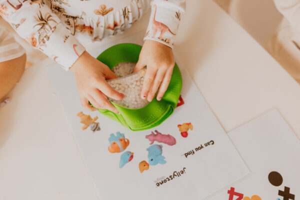 Jellystone Peekaboo Sensory Bag FARM 319 10