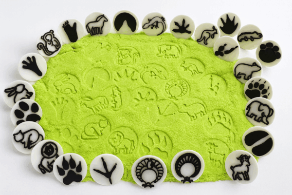 stopy svirat siluety