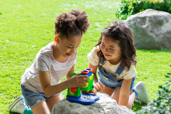 5112 GSJ MyFirstMicroscope EIBrandVideoStill 4 1 scaled