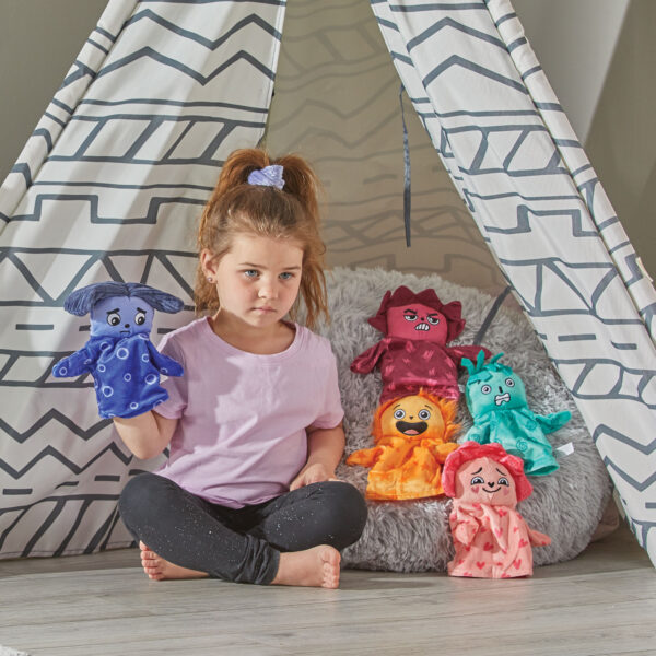 97394 FF Hand Puppets LS3 Web 1